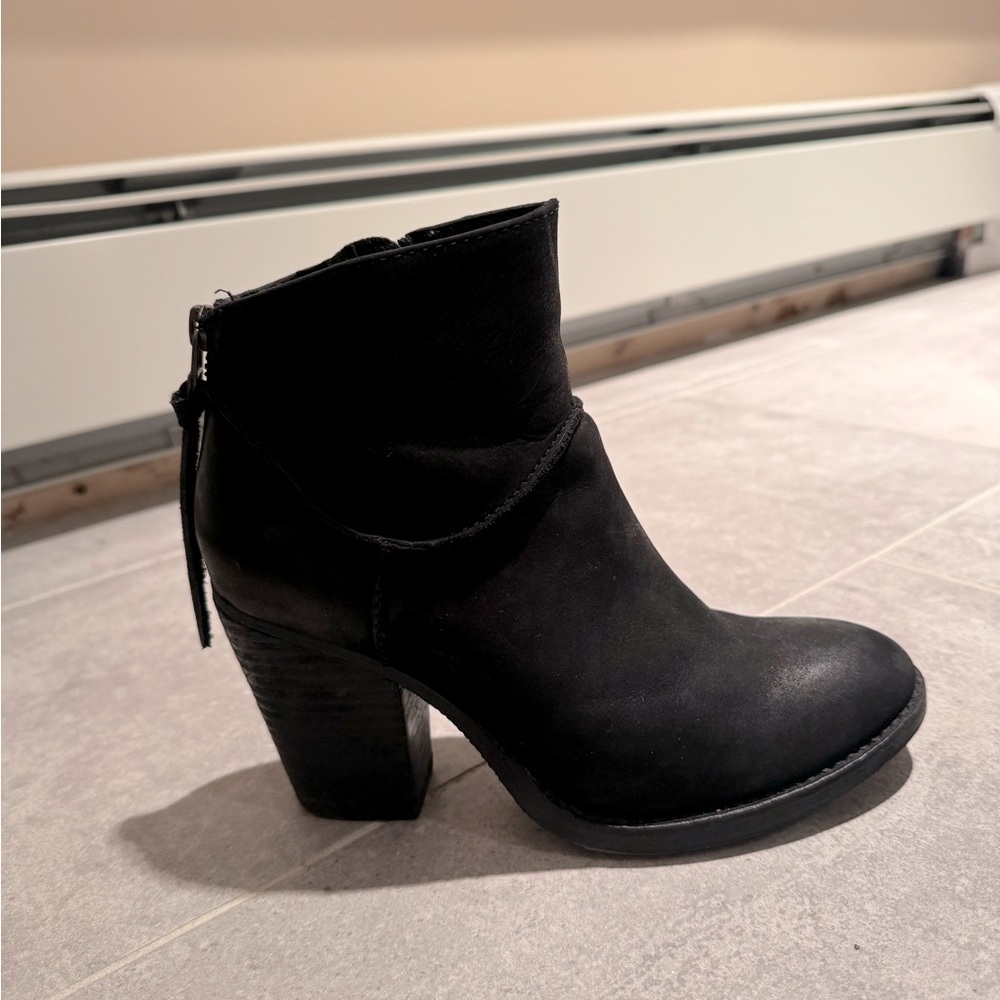 Steve Madden suede boots